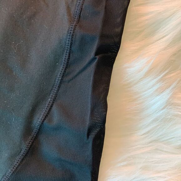 WOMEN’S BLACK CAPRIS - Picture 2 of 6